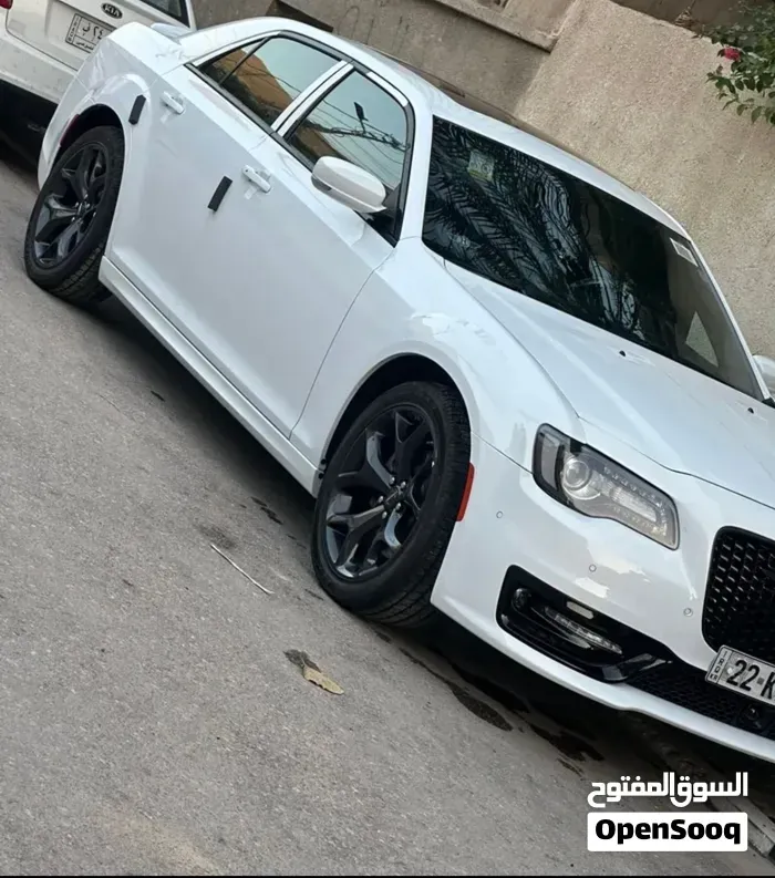 Chrysler 300 2023 photo 3