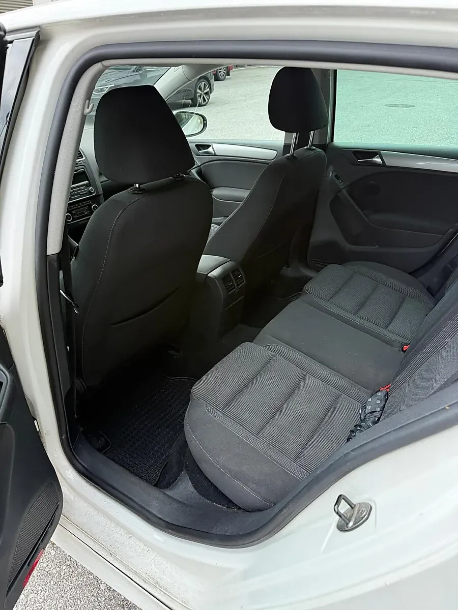 Volkswagen Golf 2011 photo 2