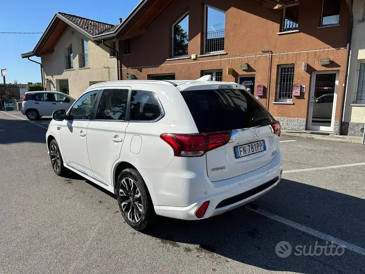 Mitsubishi Outlander 2018 photo 4