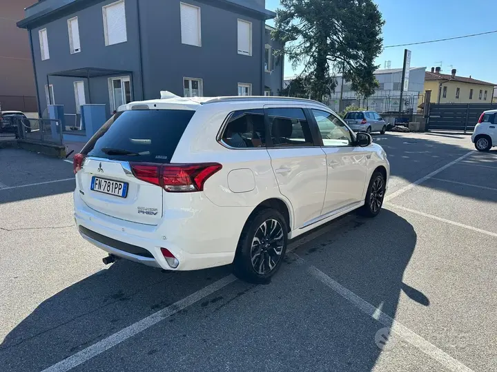 Mitsubishi Outlander 2018 photo 3