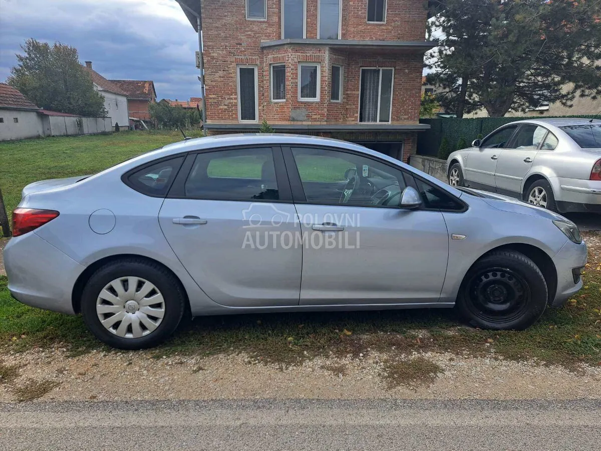 Opel Astra J 2017 photo 2