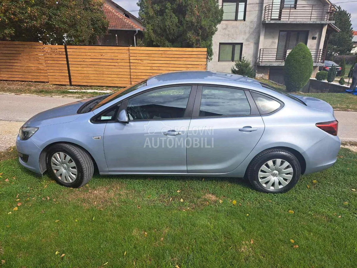 Opel Astra J 2017 photo 4