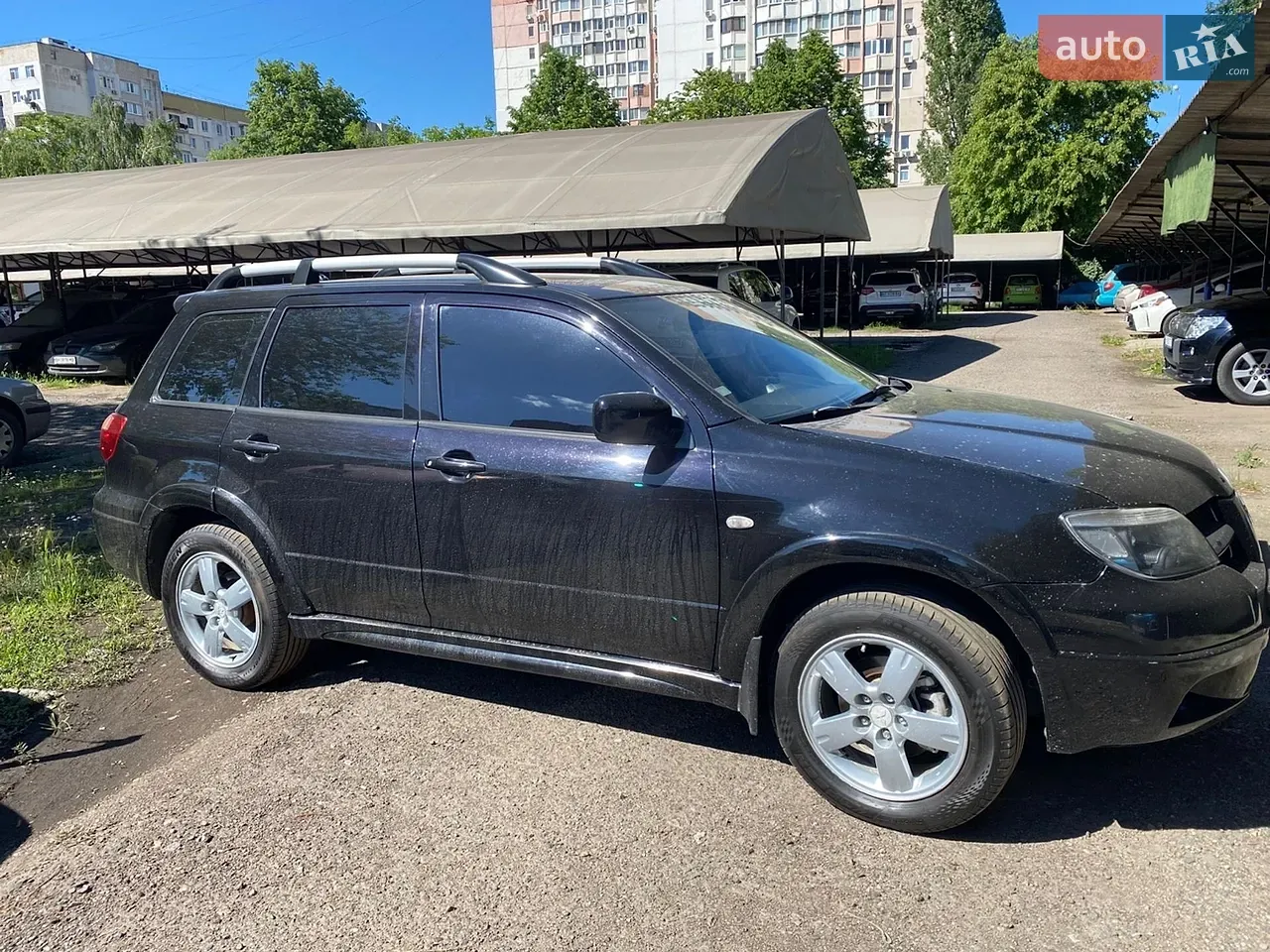 Mitsubishi Outlander 2005 photo 2