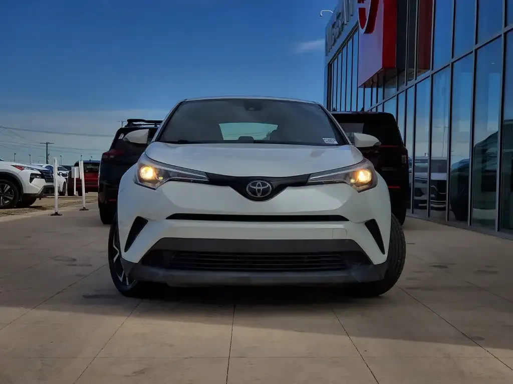 Toyota C-Hr 2018 photo 2