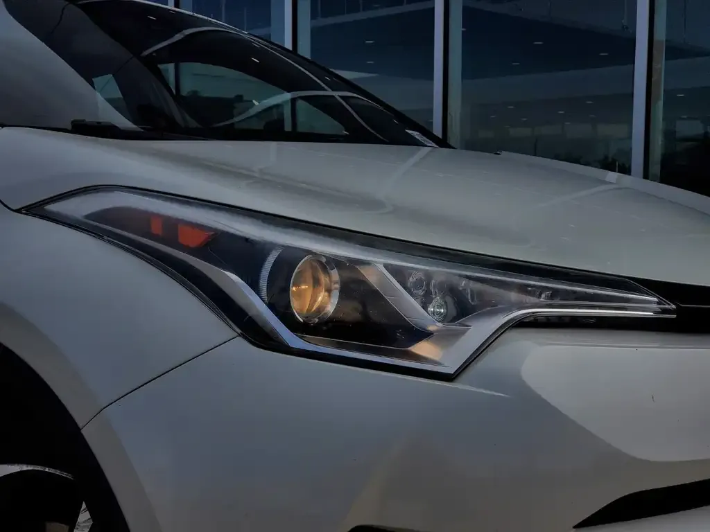 Toyota C-Hr 2018 photo 3