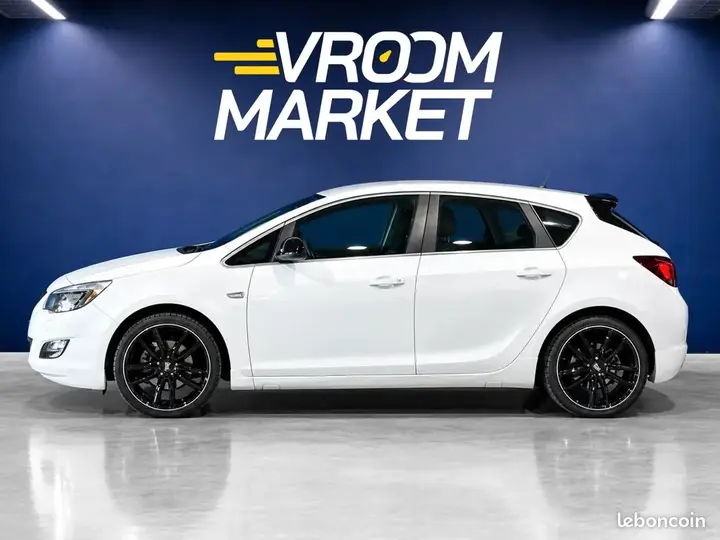 Opel Astra 2011 photo 3