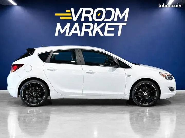 Opel Astra 2011 photo 4
