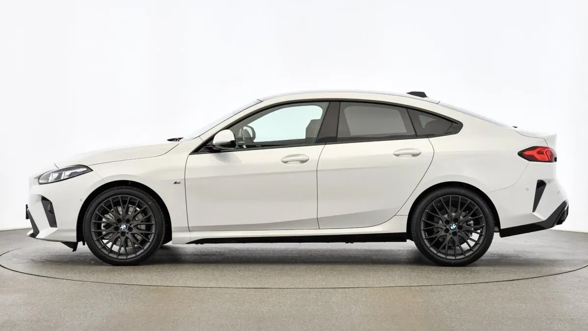 BMW 2 Series 2025 photo 2