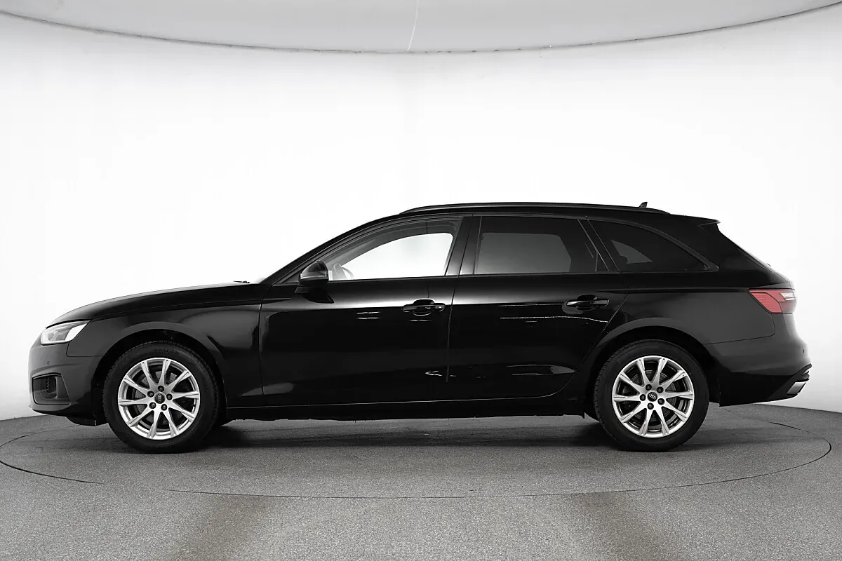Audi A4 2022 photo 2