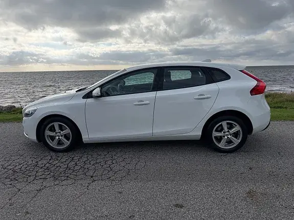 Volvo V40 2017 photo 2