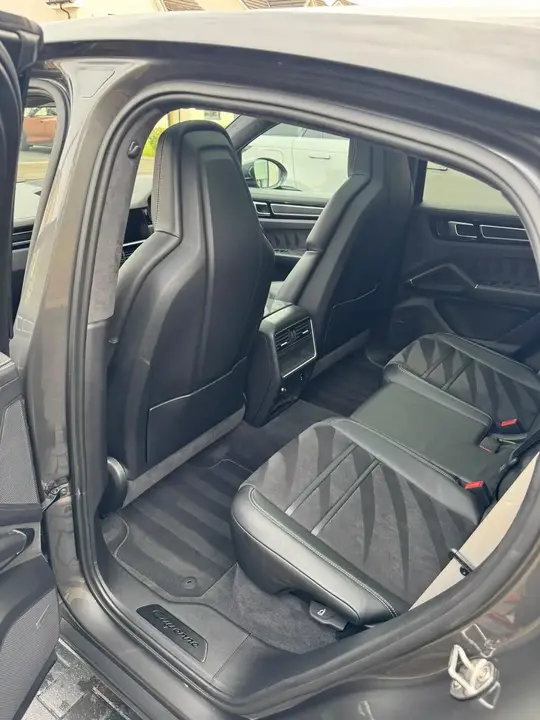Porsche Cayenne 2022 photo 2