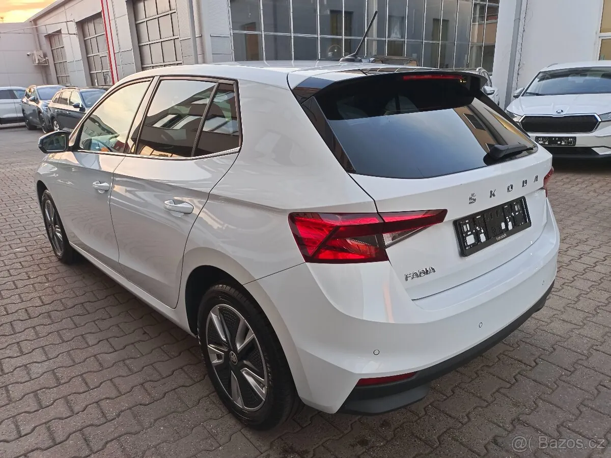 Skoda Fabia 2023 photo 3