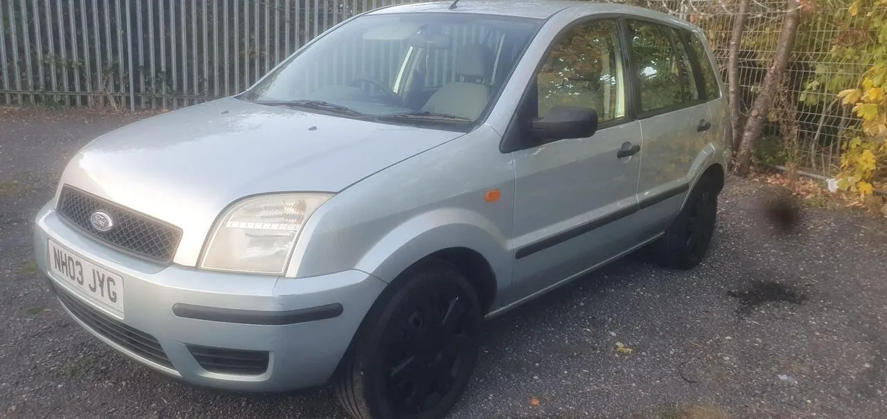Ford Fusion 2003 photo 3