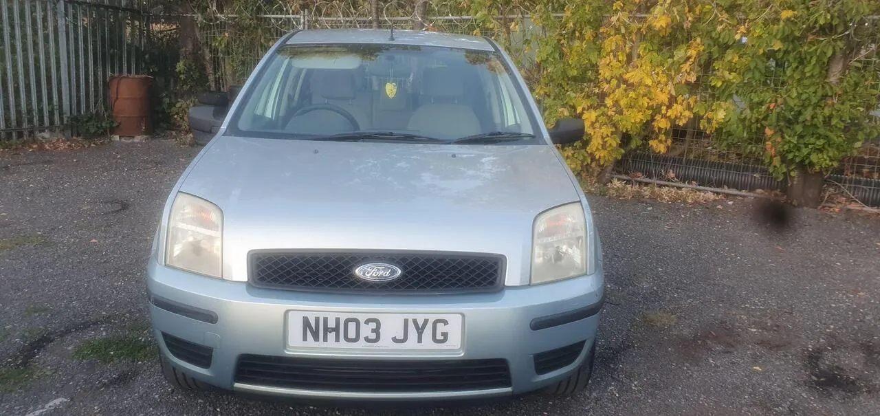 Ford Fusion 2003 photo 2