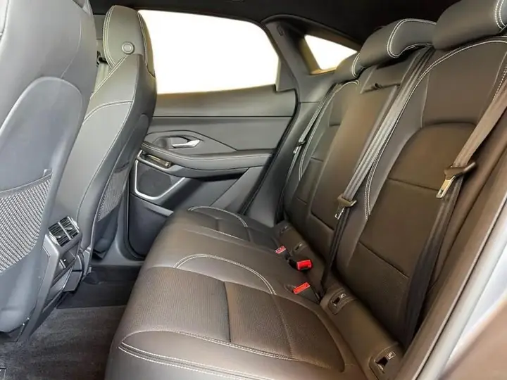 Jaguar E-Pace 2024 photo 5