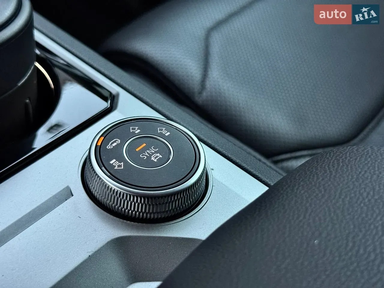 Volkswagen Touareg 2023 photo 3