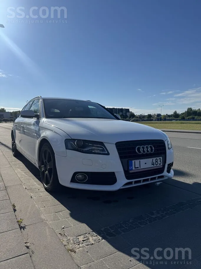 Audi A4 2009 photo 2
