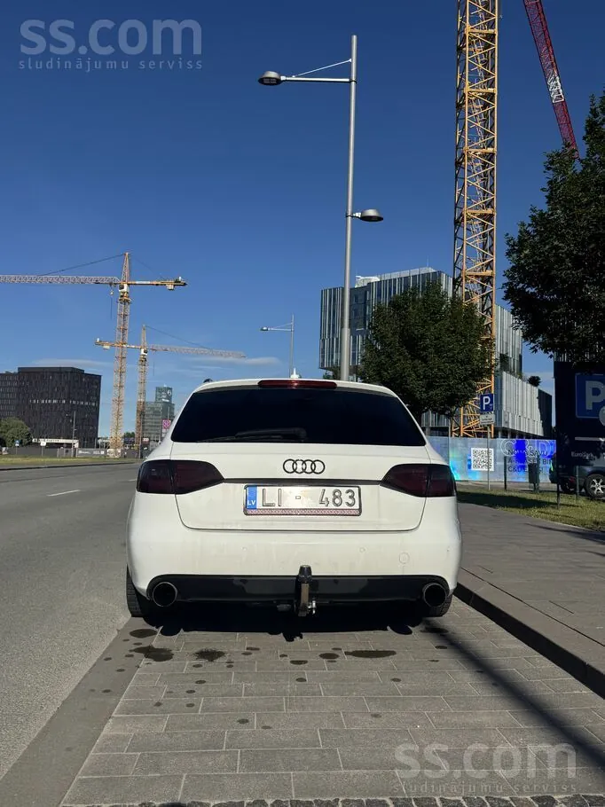 Audi A4 2009 photo 4