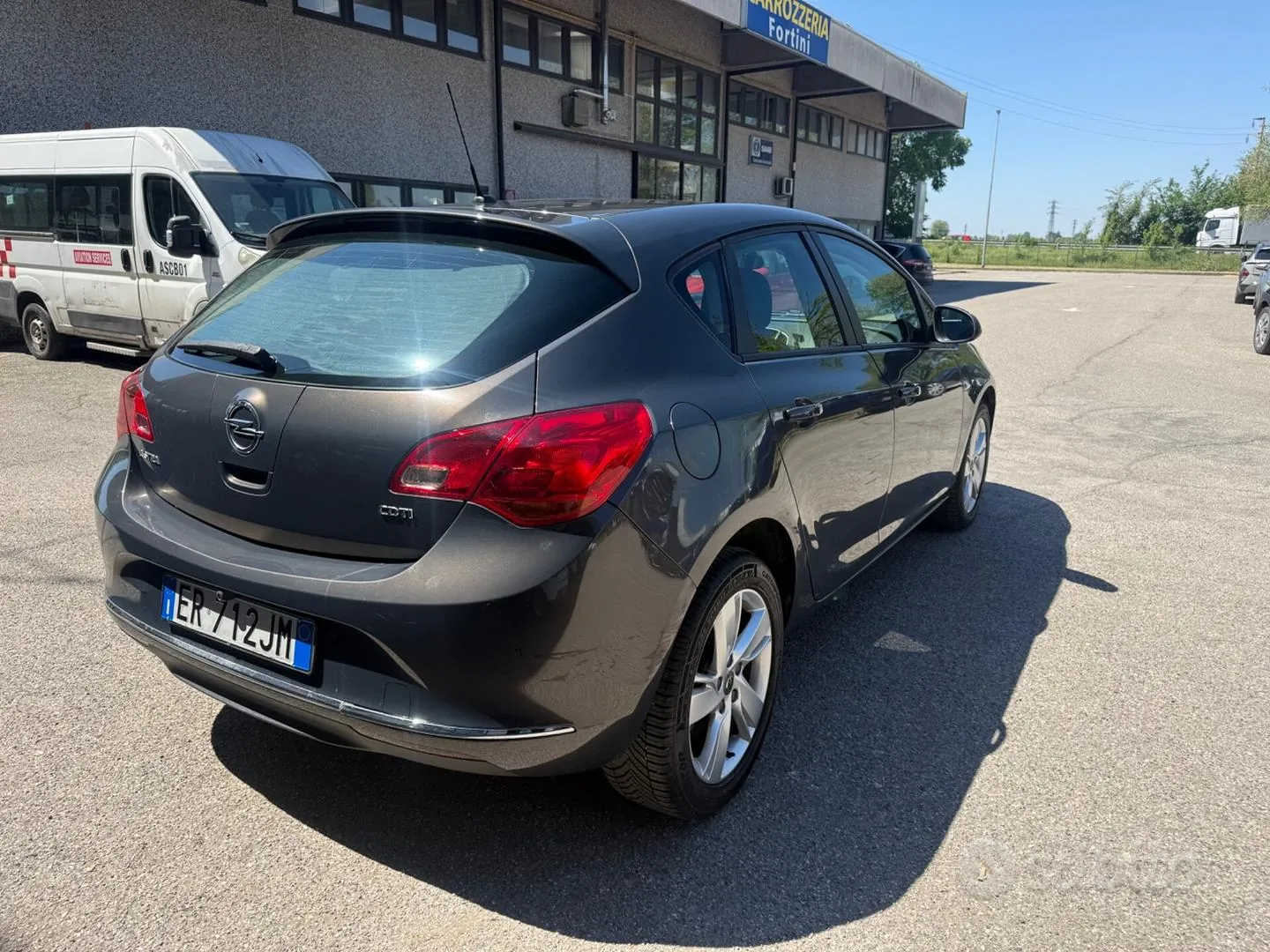Opel Astra 2013 photo 4