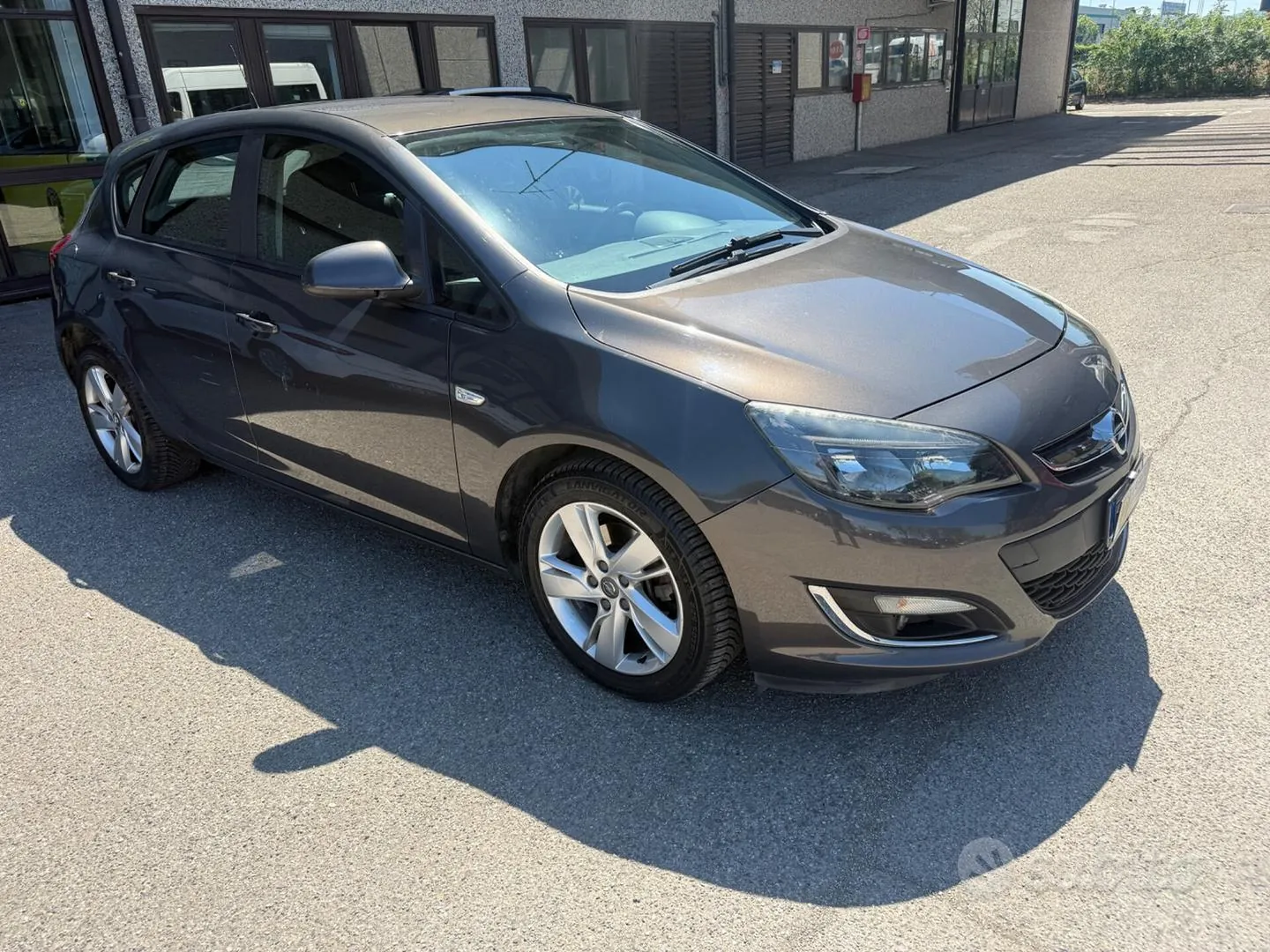 Opel Astra 2013 photo 5