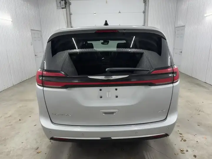 Chrysler Pacifica 2023 photo 5