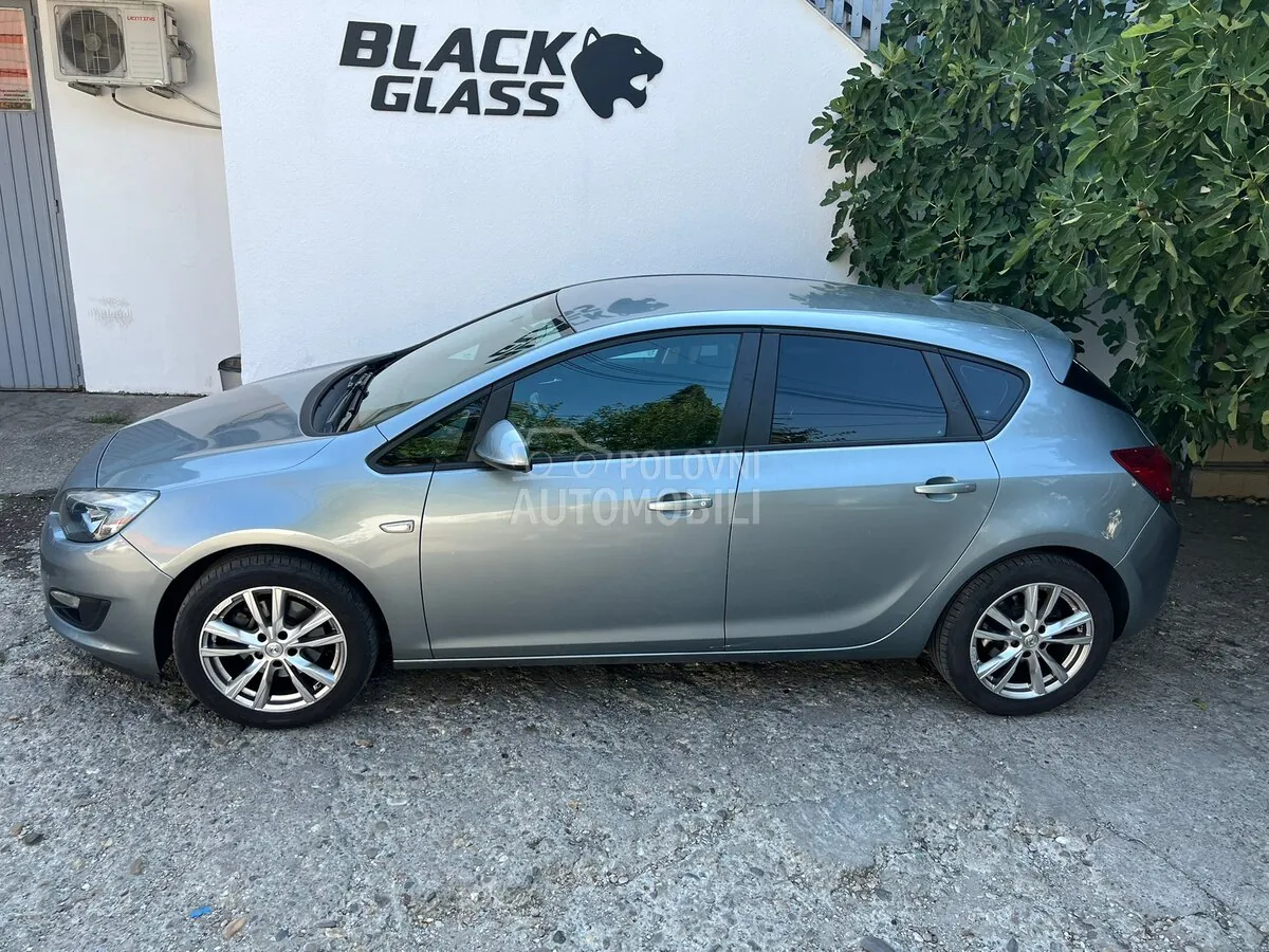 Opel Astra J
