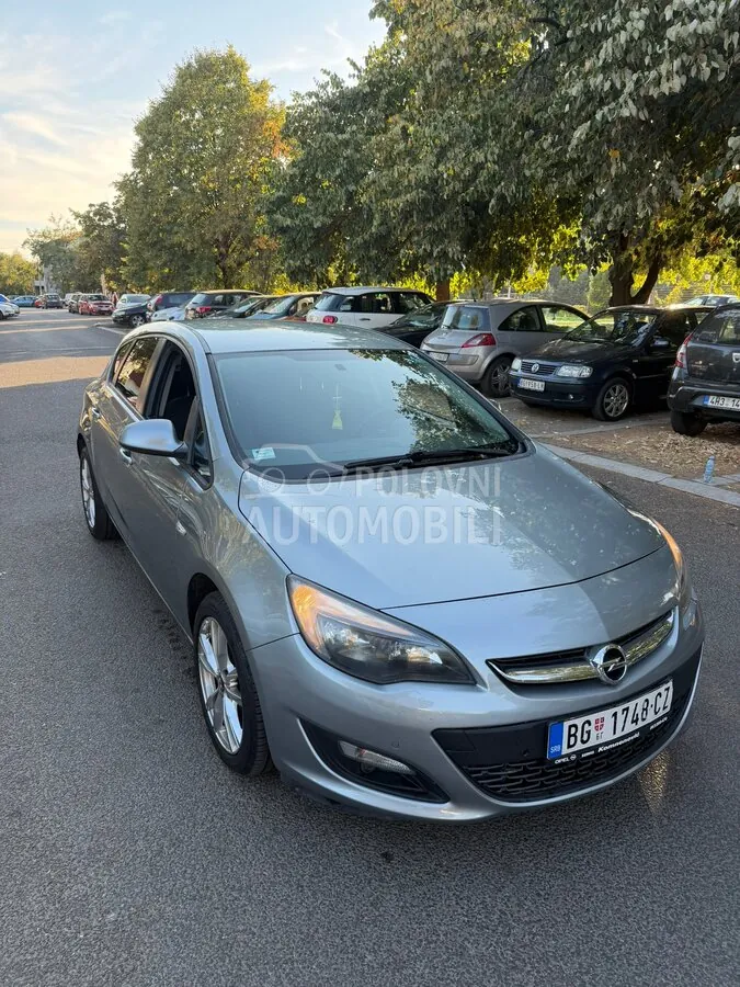 Opel Astra J 2014 photo 3