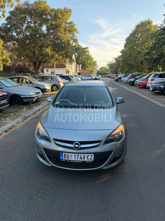 Opel Astra J 2014 photo 2