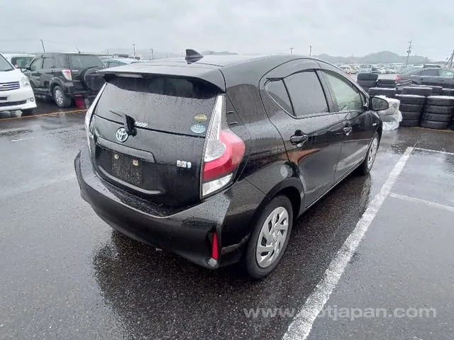 Toyota Aqua 2017 photo 4