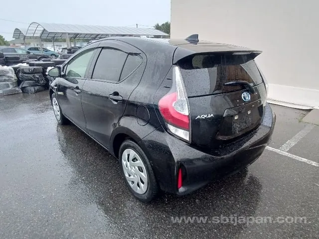 Toyota Aqua 2017 photo 3