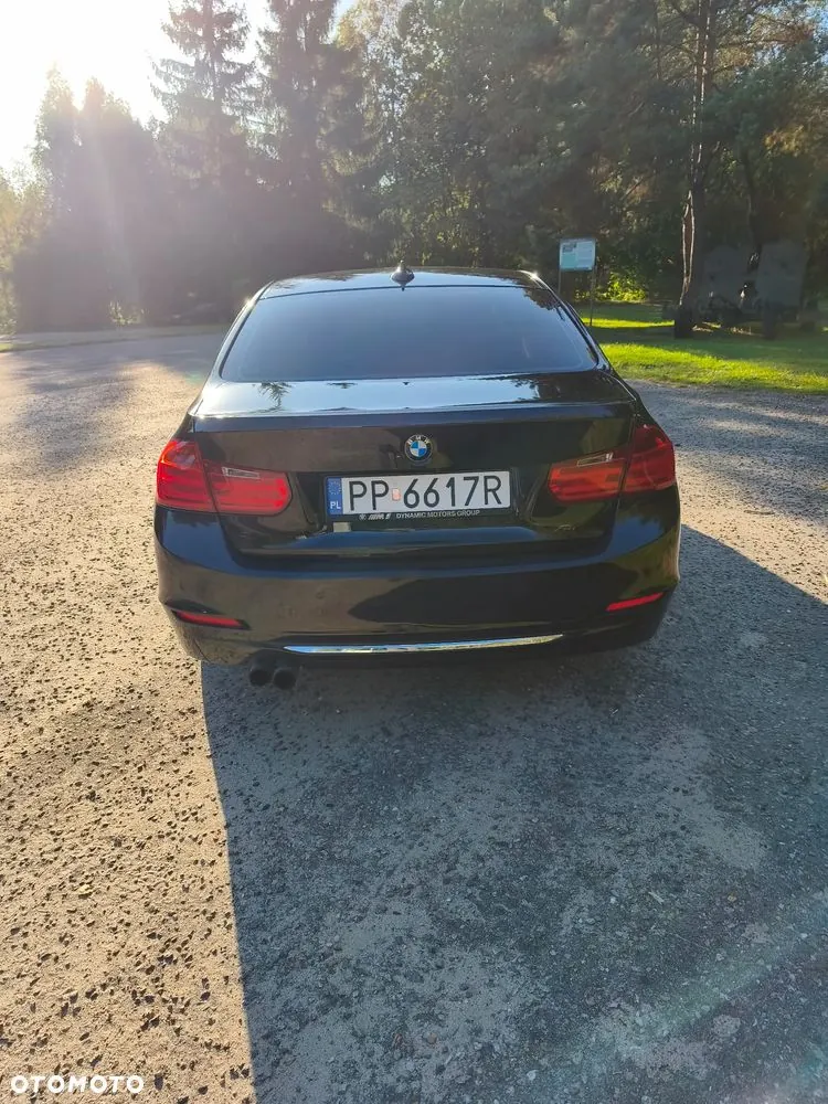 BMW F30 2011 photo 4