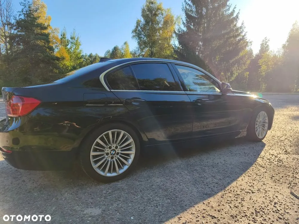 BMW F30 2011 photo 5