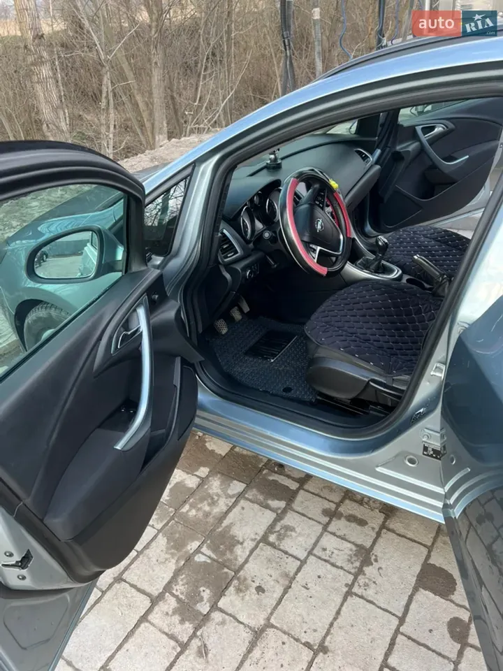 Opel Astra 2013 photo 3