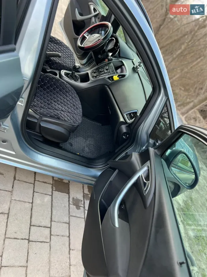 Opel Astra 2013 photo 4
