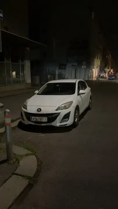 Mazda Mazda3 2010 photo 2