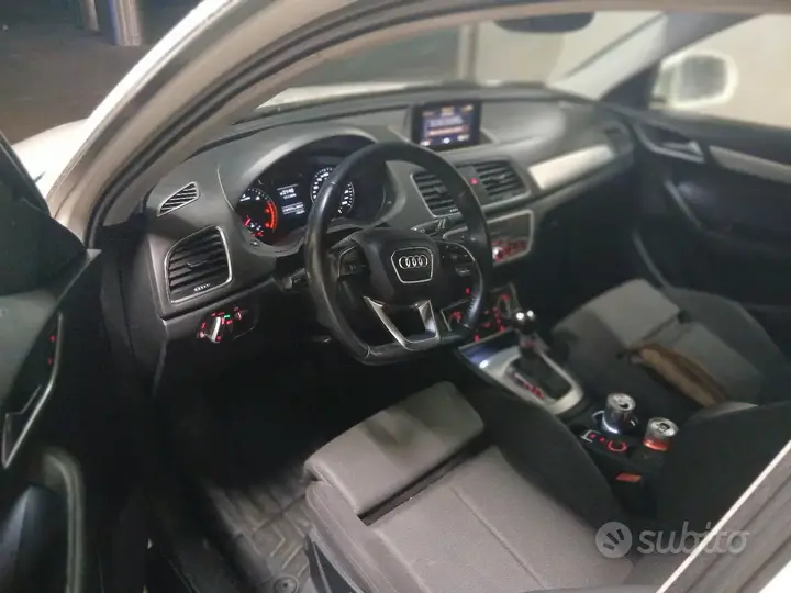 Audi Q3 2012 photo 2
