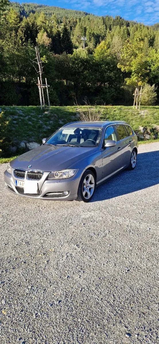 BMW 3 Series 2010 photo 2