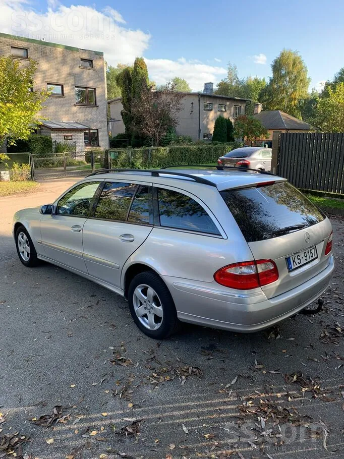Mercedes-Benz E220 2004 photo 3