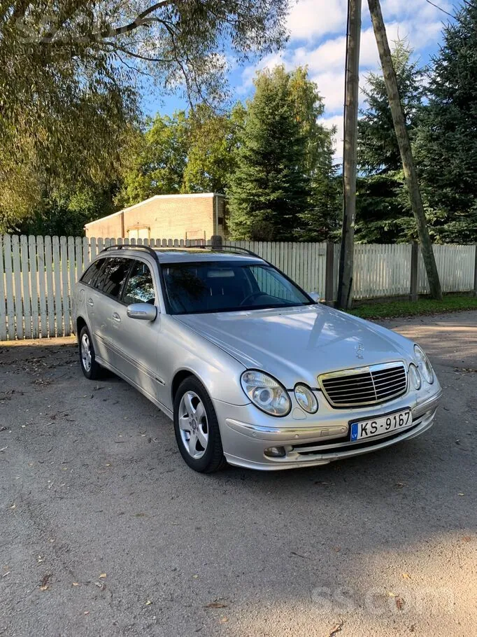 Mercedes-Benz E220 2004 photo 2