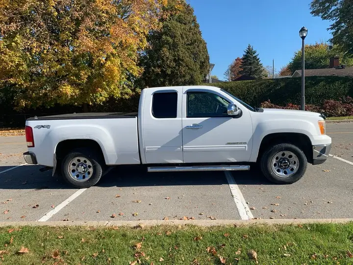 Dodge Ram 1500 2011 photo 3