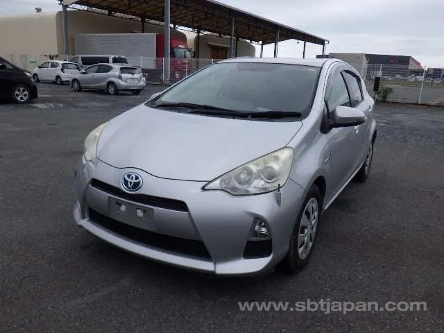 Toyota Aqua 2013 photo 2