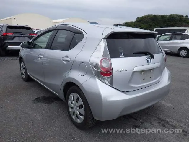 Toyota Aqua 2013 photo 3