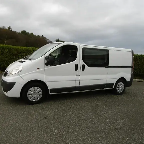 Opel Vivaro 2011 photo 2