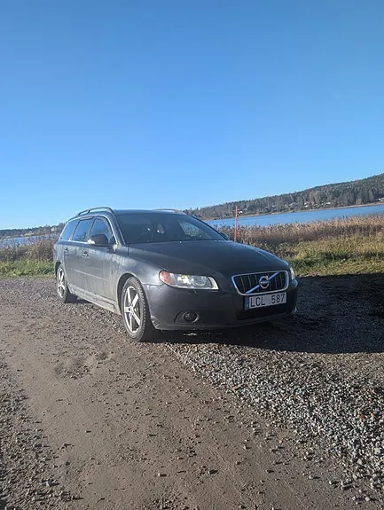 Volvo V70 2011 photo 2