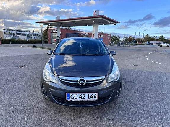 Opel Corsa 2011 photo 2