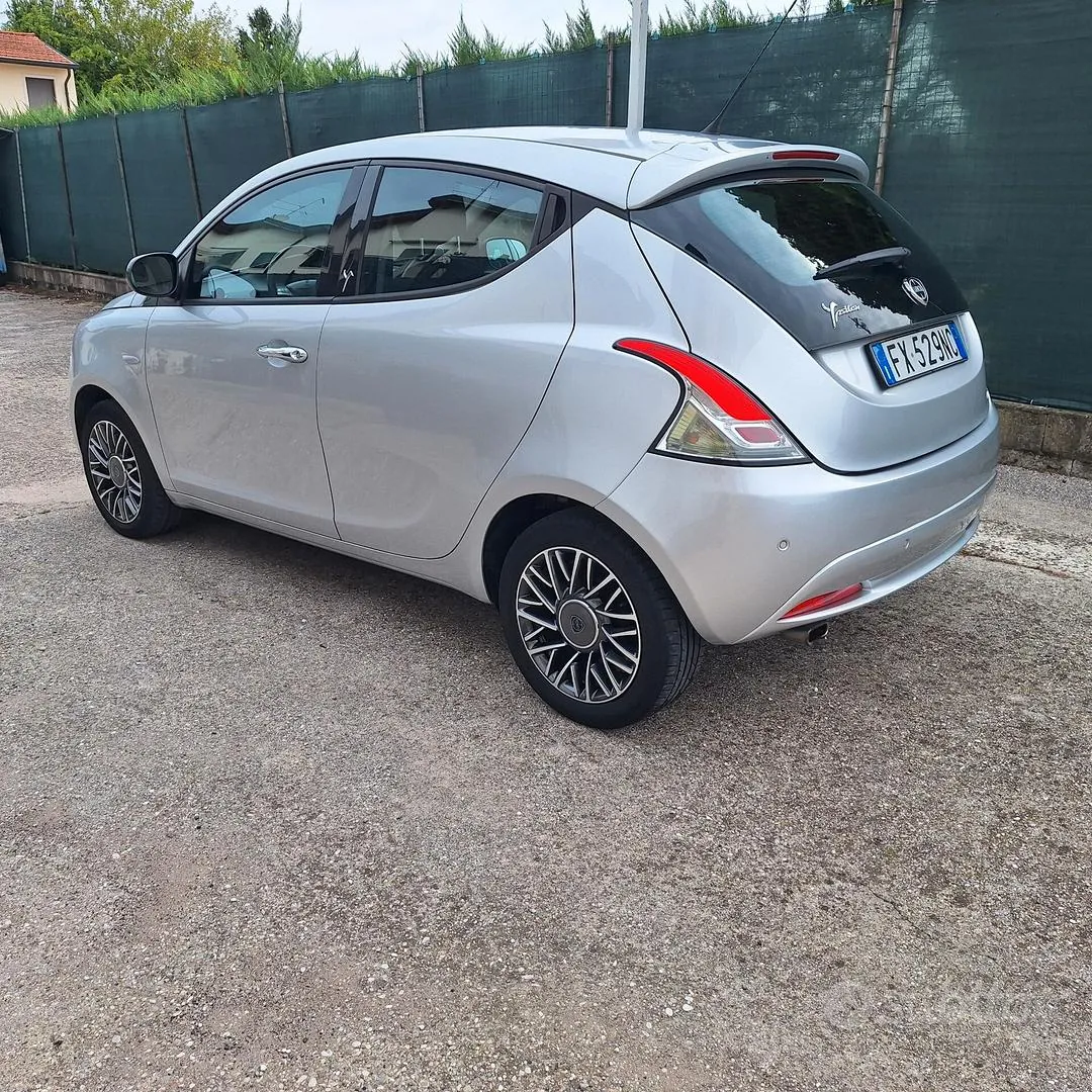 Lancia Ypsilon 2019 photo 2