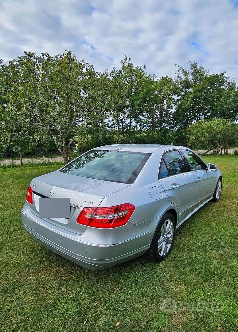 Mercedes-Benz E 2011 photo 3