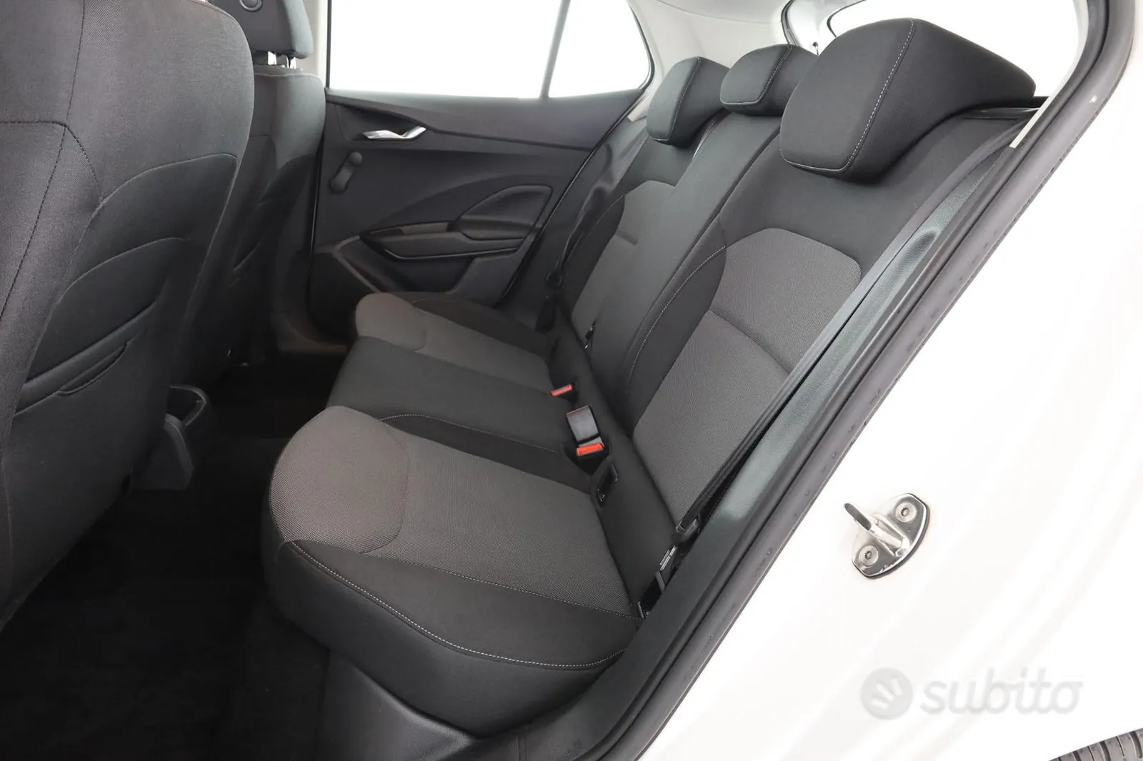 Skoda Fabia 2022 photo 2