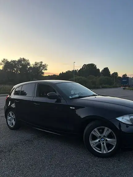 BMW 118D 2010 photo 2