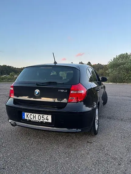 BMW 118D 2010 photo 3